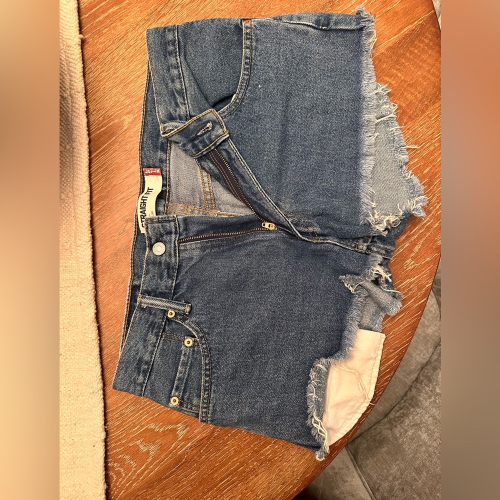 Levi women’s 505 Jean shorts 32x32